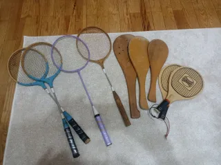 Lote de palas deportivas y raquetas