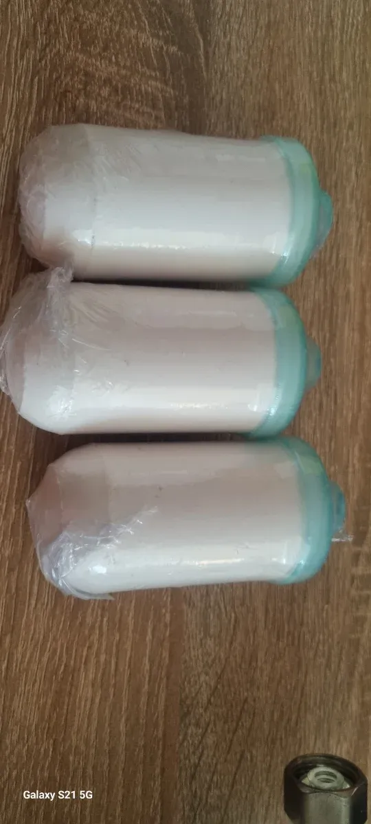 Filtro de agua transparente y azul