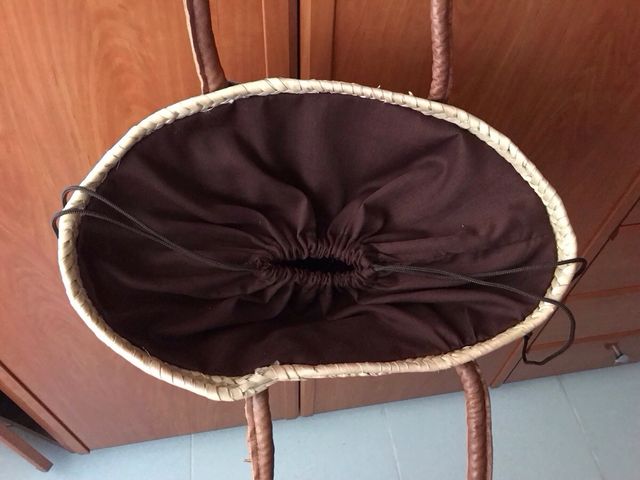 Bolso de mimbre con forro marrón