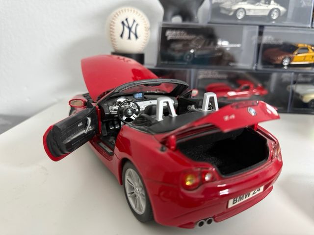 Bmw Z4 1/18 Rojo