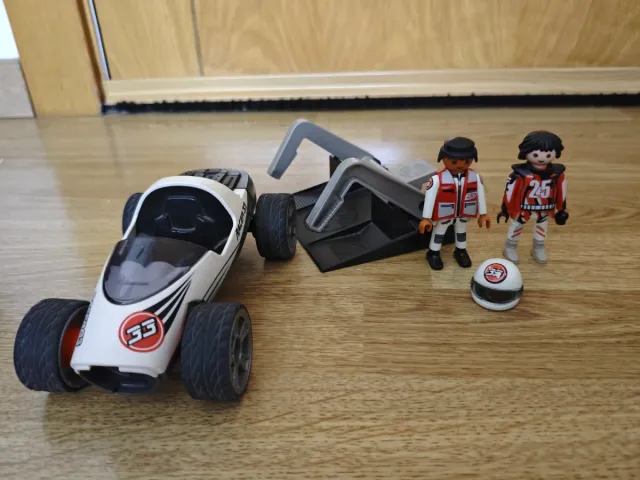 Coche Playmobil con lanzadera y 2 muñecos