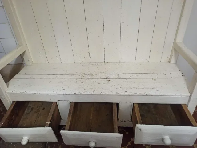 Banco antiguo de madera maciza