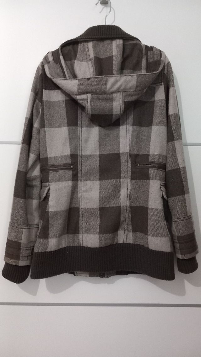 Parka BERSHKA cuadros marrón y beige Talla L