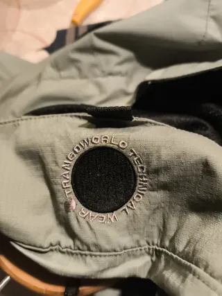 Chaqueta Trango World impermeable verde