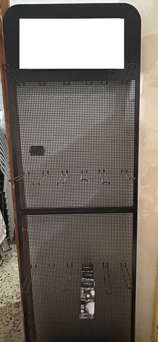 Expositor metálico con panel superior