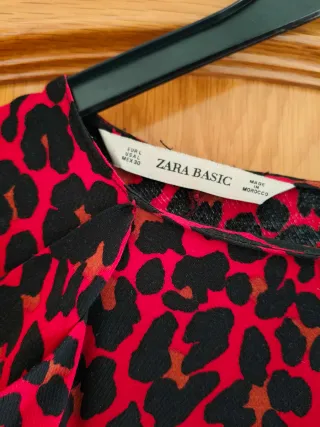 Blusa Zara Estampado Animal Rojo y Negro