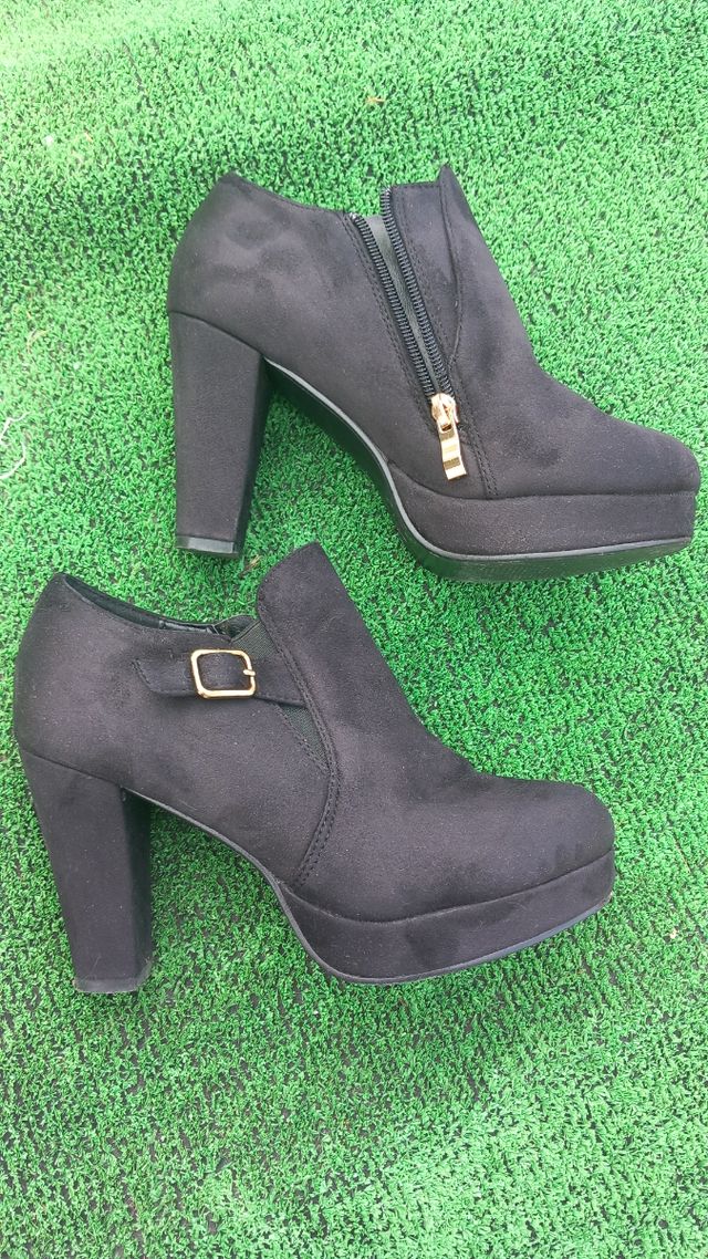 Botines negros de tacón
