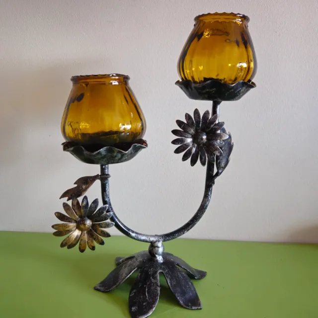 Candelabro de hierro forjado con floreros de crist