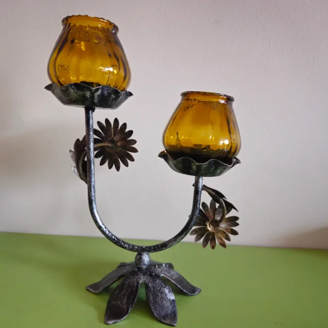 Candelabro de hierro forjado con floreros de crist