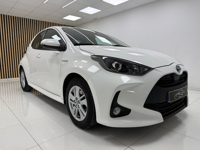 TOYOTA Yaris 120H 1.5 Business Plus desde 249€/mes