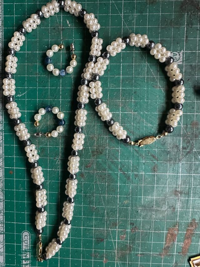 Conjunto collar, pulsera y pendientes perlas