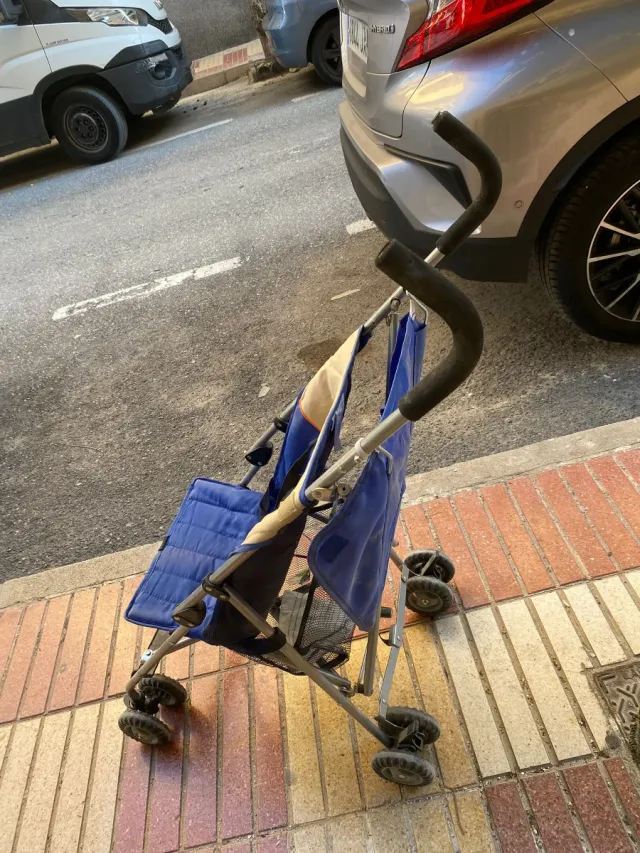 Carrito de bebé azul