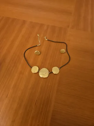 Conjunto Pendiente y Gargantilla Dorado