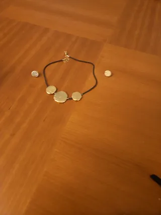 Conjunto Pendiente y Gargantilla Dorado
