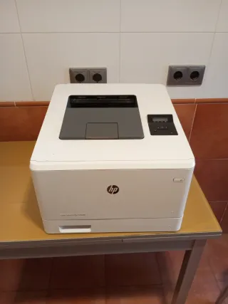 Impresora HP Color LaserJet Pro M452dn