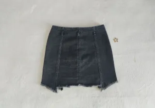Falda mini vaquera gris con cremallera