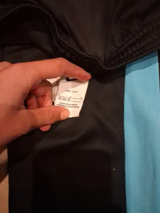3 pantalones nike y dos adidas