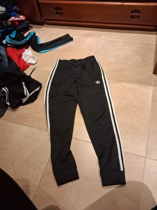 3 pantalones nike y dos adidas