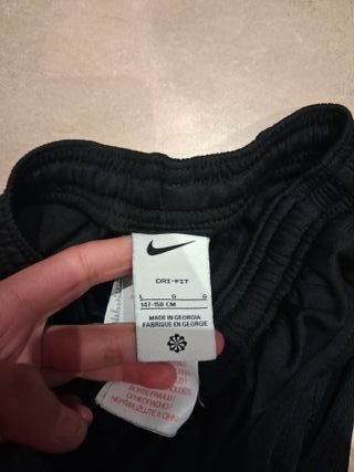 3 pantalones nike y dos adidas