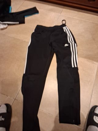 3 pantalones nike y dos adidas