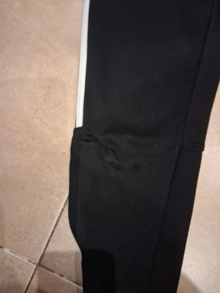 3 pantalones nike y dos adidas