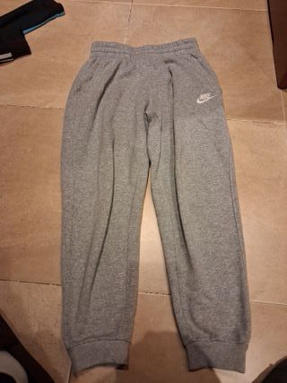 3 pantalones nike y dos adidas