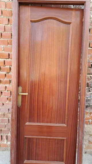 Puerta de madera interior