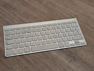 Teclado Apple Plata y Blanco