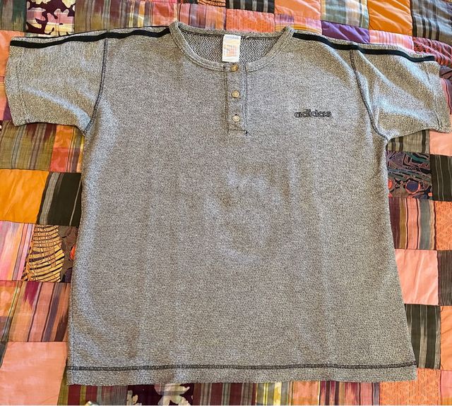 Maglia Adidas grigia con bottoni