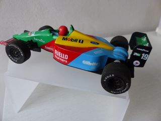 Coche F1 Scalextric Benetton Inglaterra