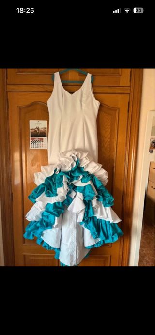 Traje Flamenca/Sevillana Blanco y Turquesa
