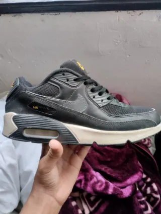 Nike Air Max 90 Negro Dorado