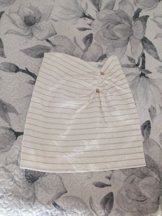 Falda beig con rayas marrones 