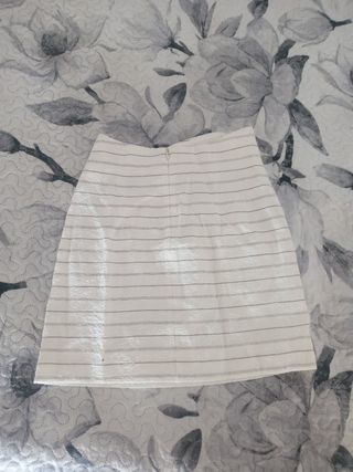 Falda beig con rayas marrones 