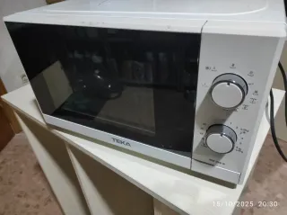Microondas Cecotec 3140 Negro
Y TEKA mw225 blanco