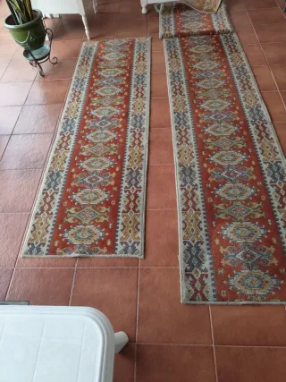 Alfombras de pasillo de lana con diseño clásico.