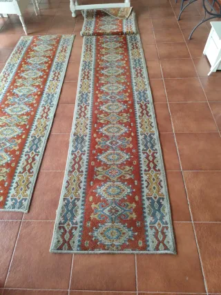 Alfombras de pasillo de lana con diseño clásico.