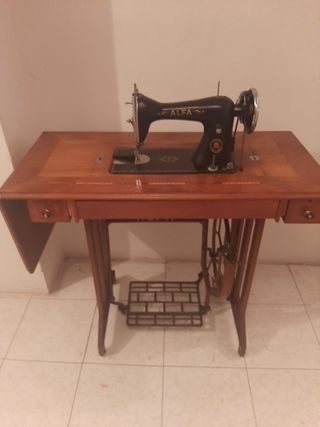 Antigua Máquina de Coser Alfa