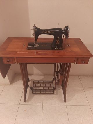 Antigua Máquina de Coser Alfa