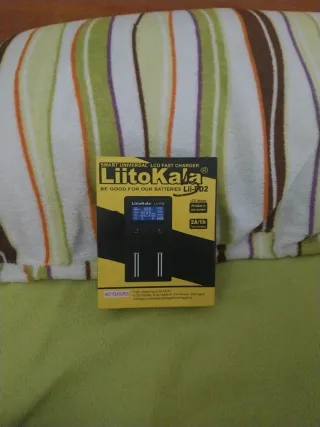 Cargador LiitoKala Lii-PD2 LCD Universal