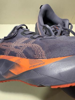 ASICS Novablast 5 Talla 42.5 Nuevas