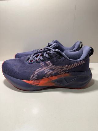 ASICS Novablast 5 Talla 42.5 Nuevas