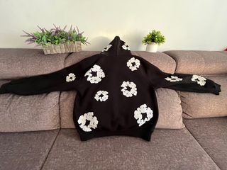 Sudadera Denim Tears Negra con Estampado Blanco