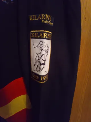 Polo manga larga KILÁRNY negro y dorado