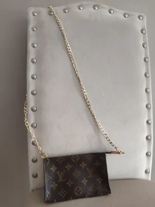 Pochette Louis Vuitton Marrón y Dorado