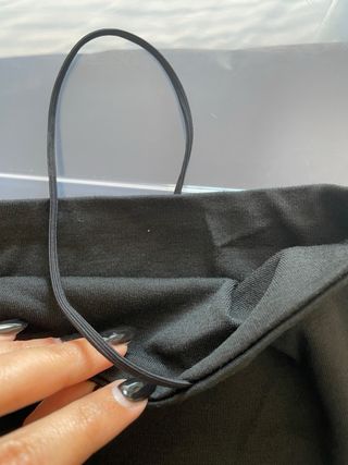 Crop top negro con tirantes