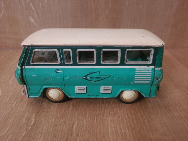 Furgoneta de hojalata vintage