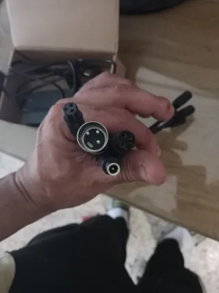 Cargador universal patinete eléctrico