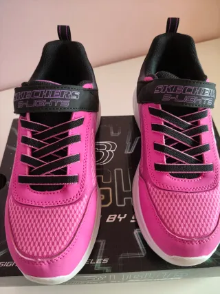 Zapatillas Skechers Niña Rosa y Negra