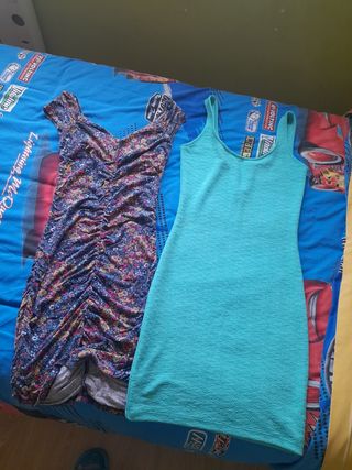 vestiti multicolori e turchesi
